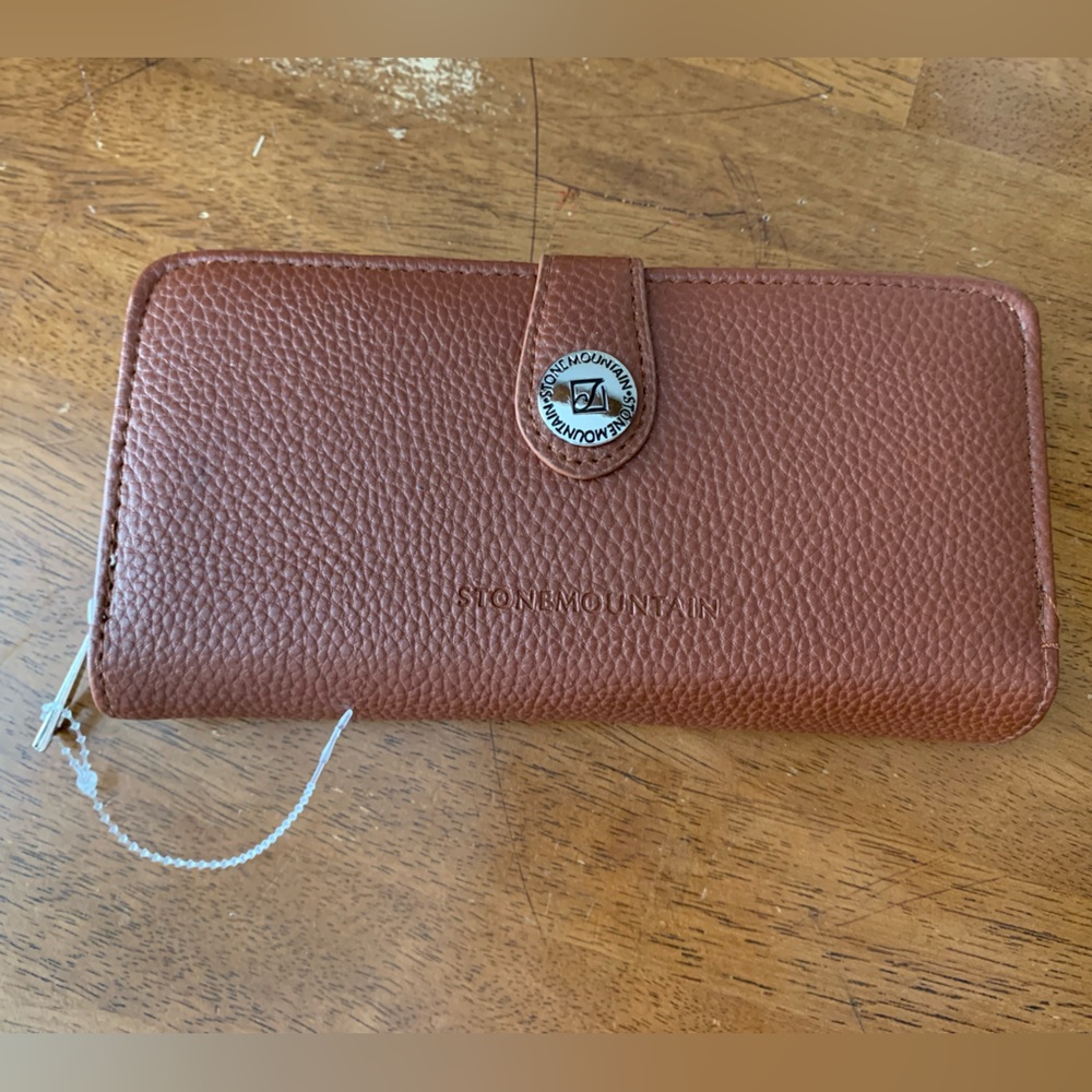 NWOT STONEMOUNTAIN Wallet Clutch Tan Brown